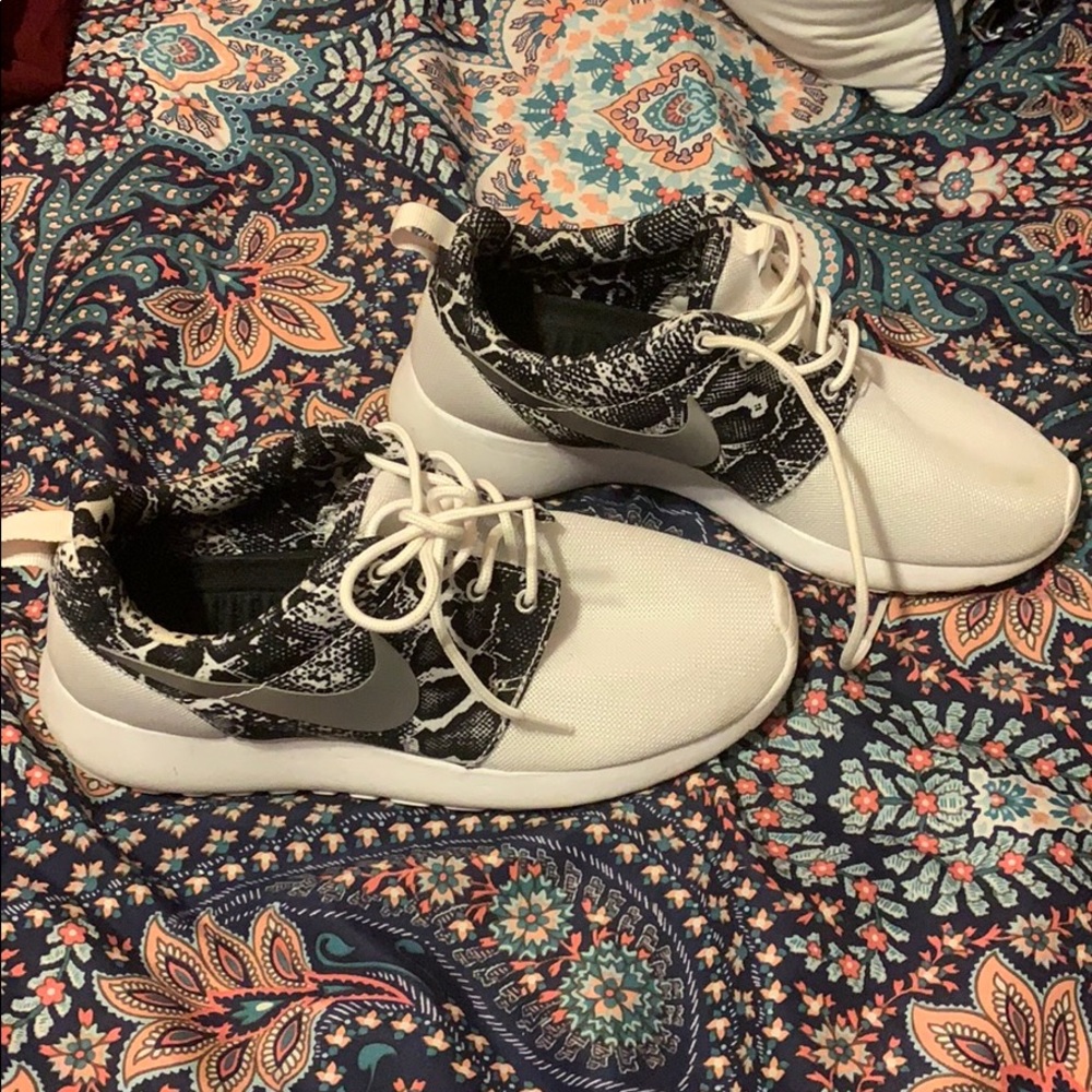 Nike Shoes - Picture 3 of 4
